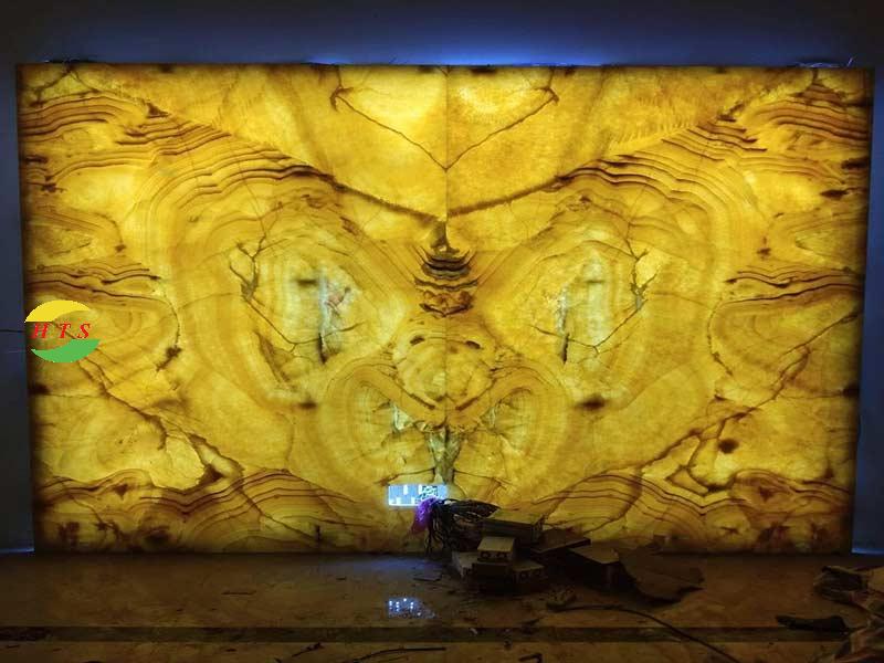 ánh sáng qua vân đá